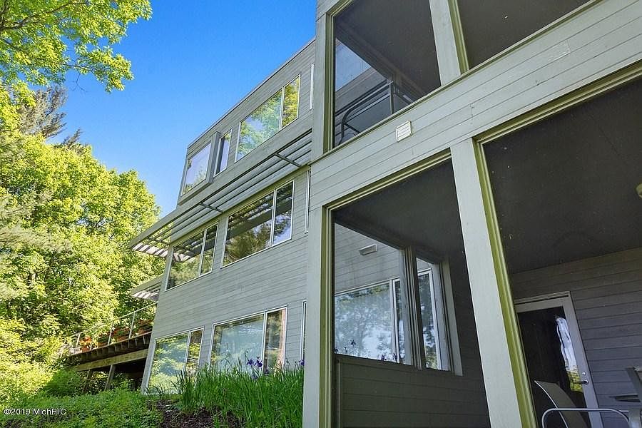 1st image of 9475 Lakeview Dr