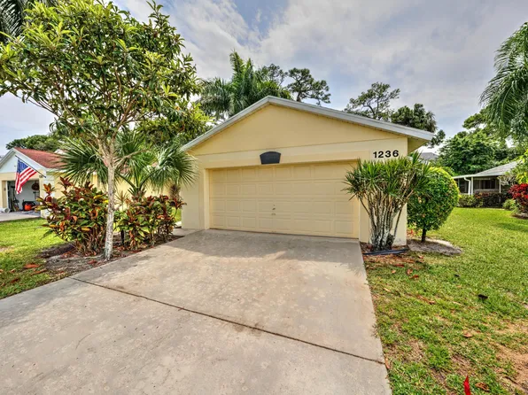 1236 Pine Sage Circle, West Palm Beach, FL 33409