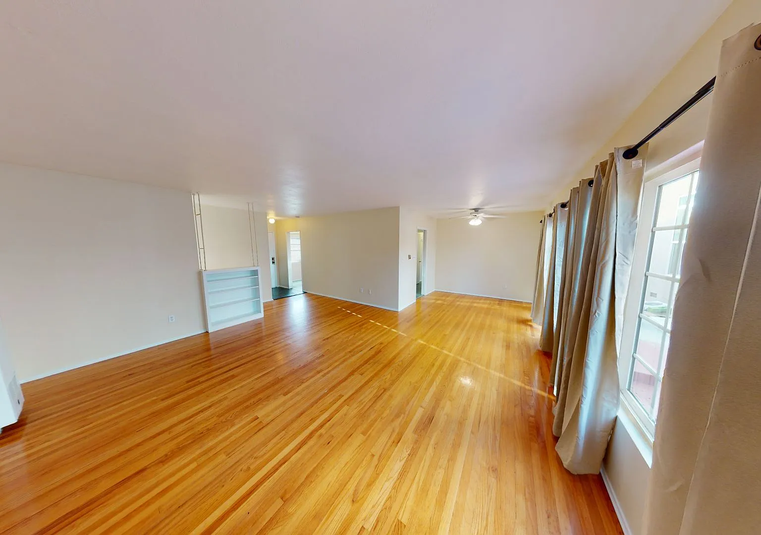 4 Bedroom House on Leo with Garage! — Photo 3