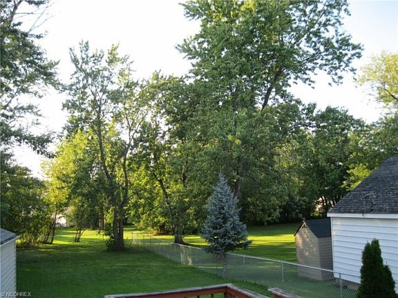 3rd image of 90 Berwyn Dr