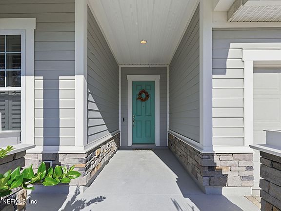 3rd image of 289 PALM BREEZE Drive