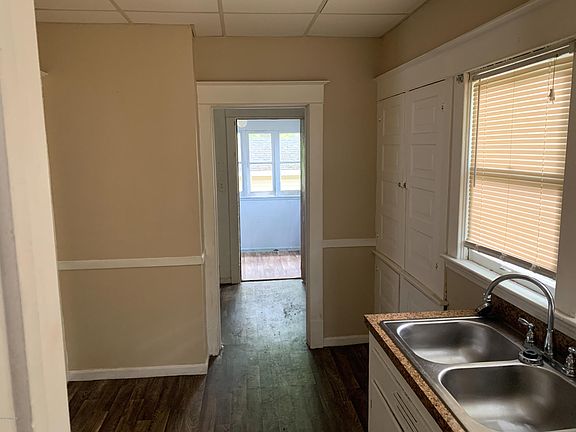 5th image of 3038 Maffett St