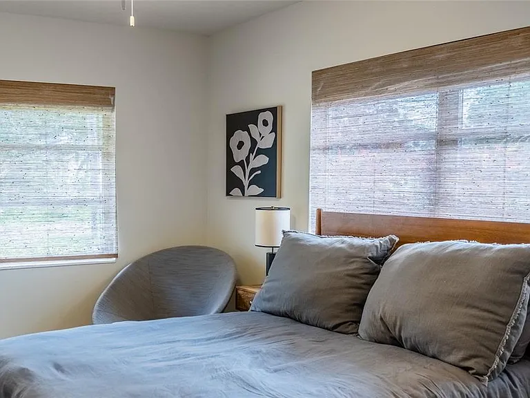 725 S Wilson Ave — Photo 14