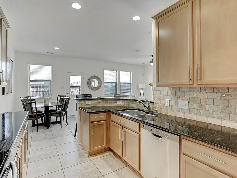 6423 Calgary Woods Ln — Photo 10