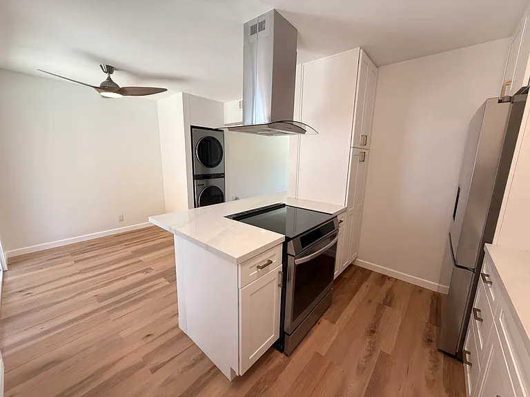 Remodeled Kitchen - new oven / Fridge / washer and dryer