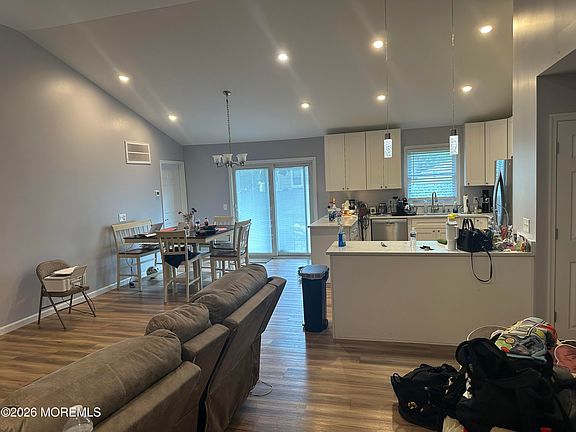 5th image of 1345 Pacific Avenue