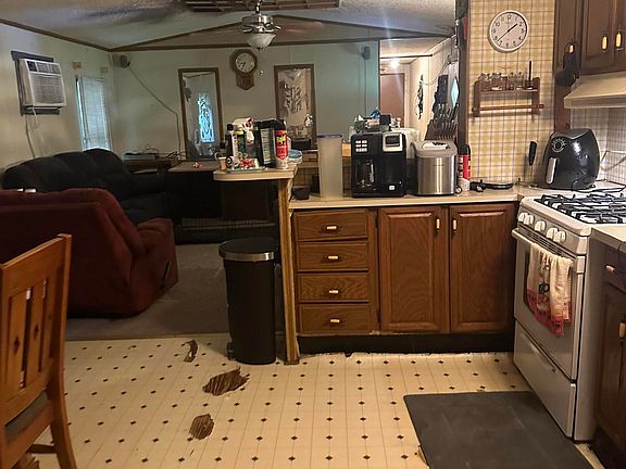 5th image of 1079 Newport Rd