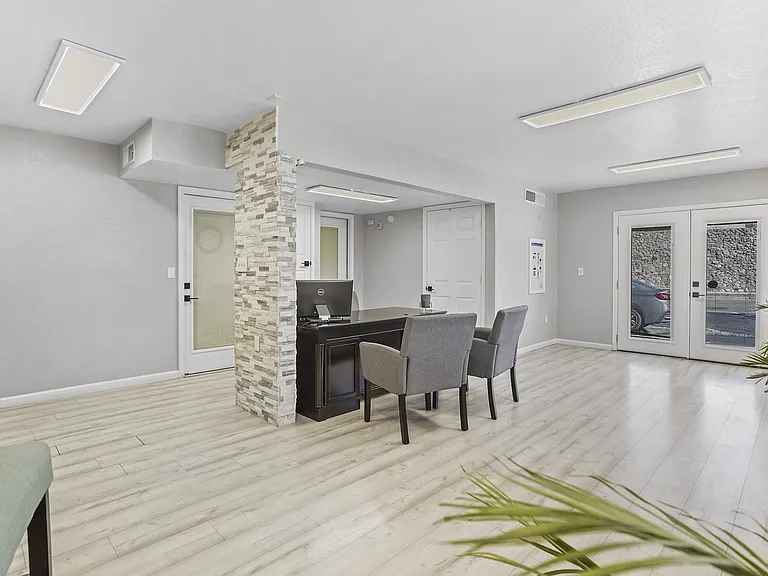 Paso Oeste Apartments — Photo 23