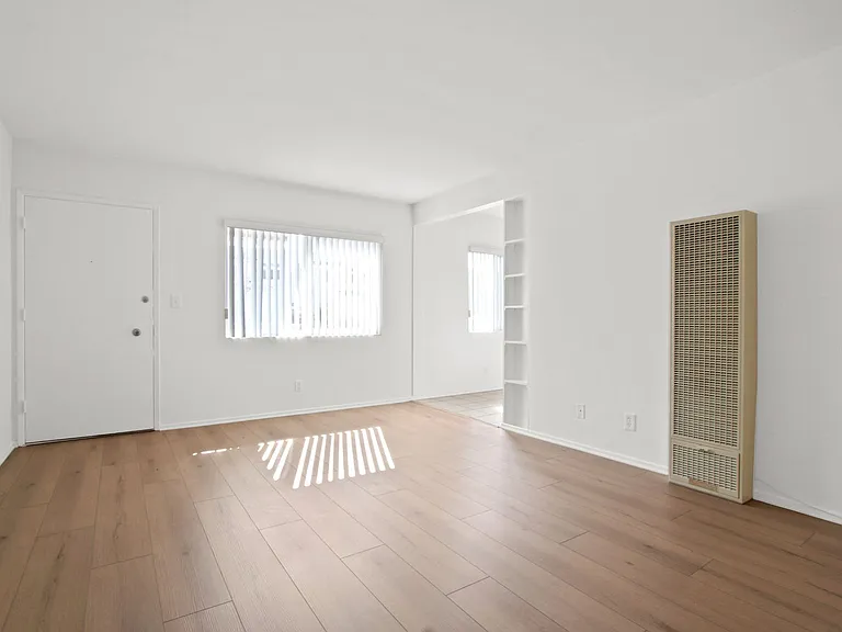 1531 Harvard St in Santa Monica - steps to Water Garden and SM Blvd! — Photo 9