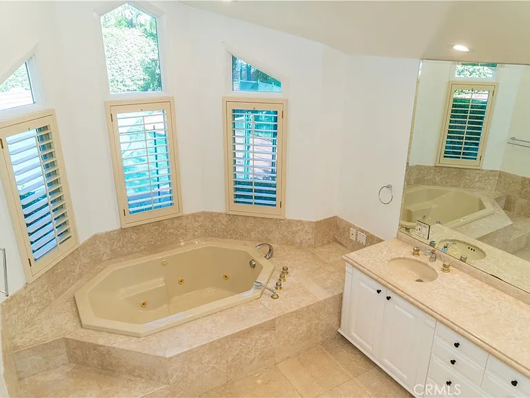 5054 Encino Ave — Photo 34
