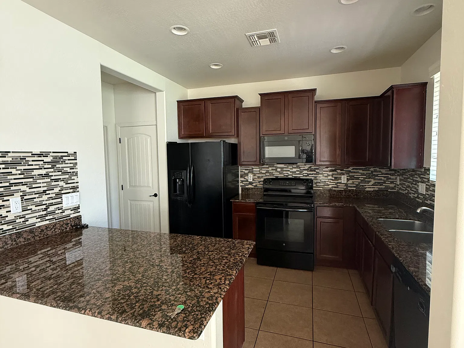 3 bed, 2.5 bath, 1368 sqft, $1,949 — Photo 4