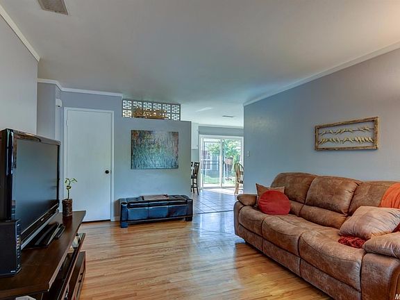 3rd image of 2436 Glenfaire Dr