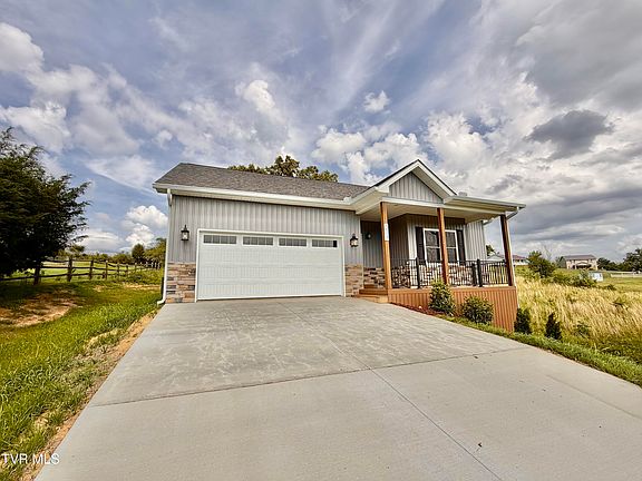 5th image of 234 E Ridges Dr
