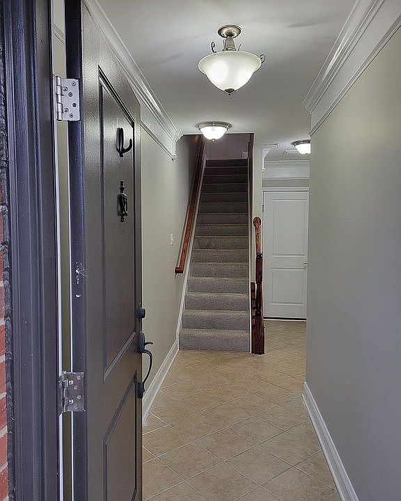 Ground fl. front entry