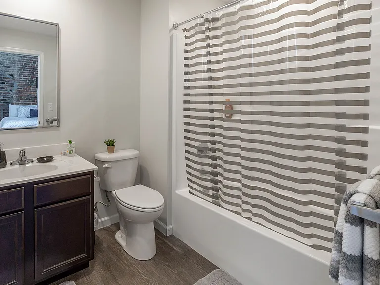 108 W 6th St — Photo 7