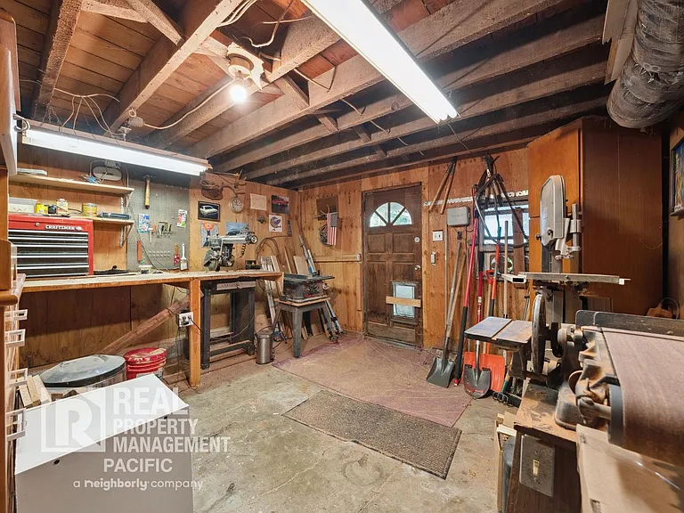 1550 Beverly Pl — Photo 38
