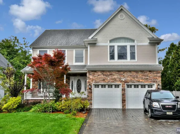 6 Wayne Ct, Waldwick, NJ 07463