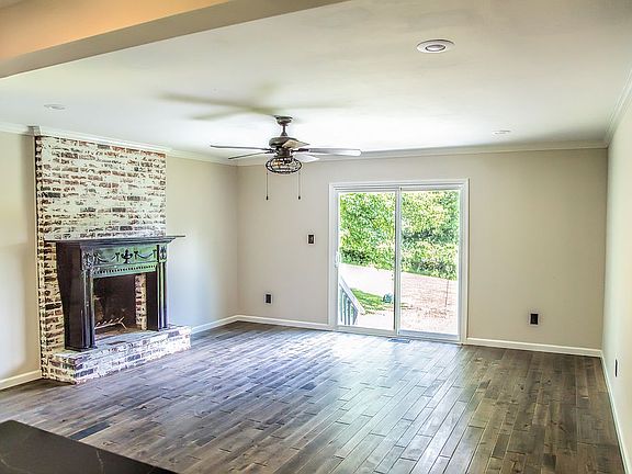 5th image of 404 Falaise Dr