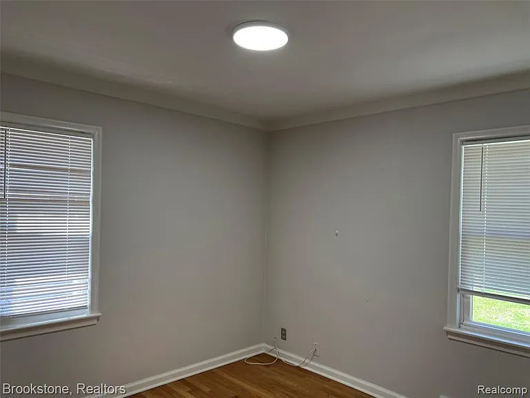 310 Albany St — Photo 13