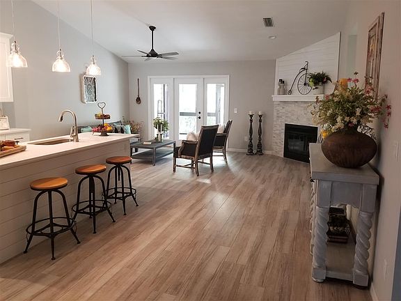 3rd image of 253 Cranes Lake Dr