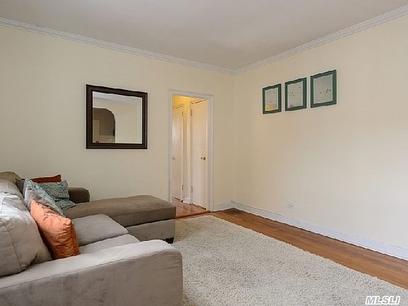 4th image of 15 Gaynor Ave