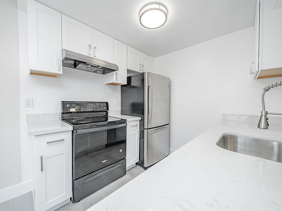 1st image of 3285 Delaware St #102