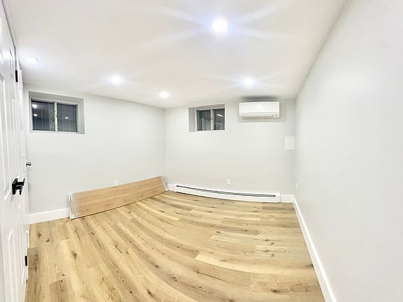4th image of 21 Parkway Ct #1F