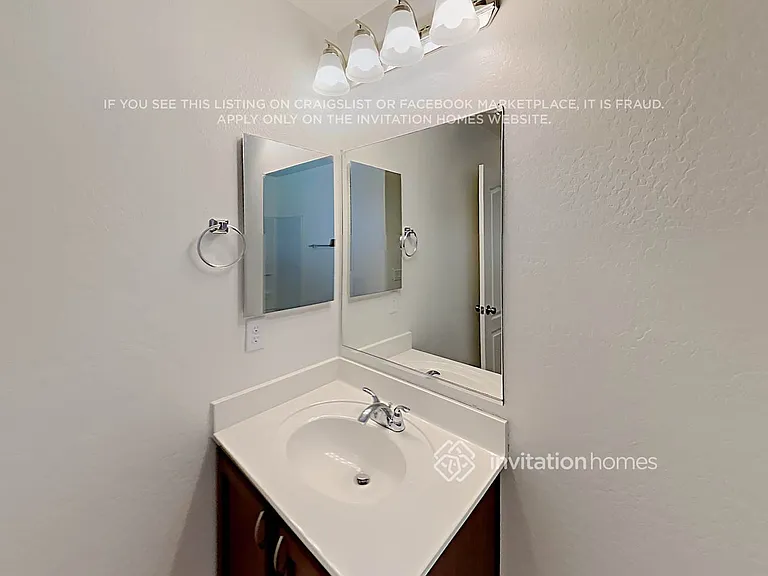 952 S Hawk Ln — Photo 16