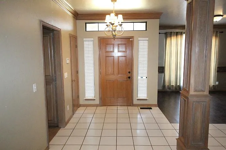 4 bed, 2.5 bath, 2250 sqft, $2,095 — Photo 2