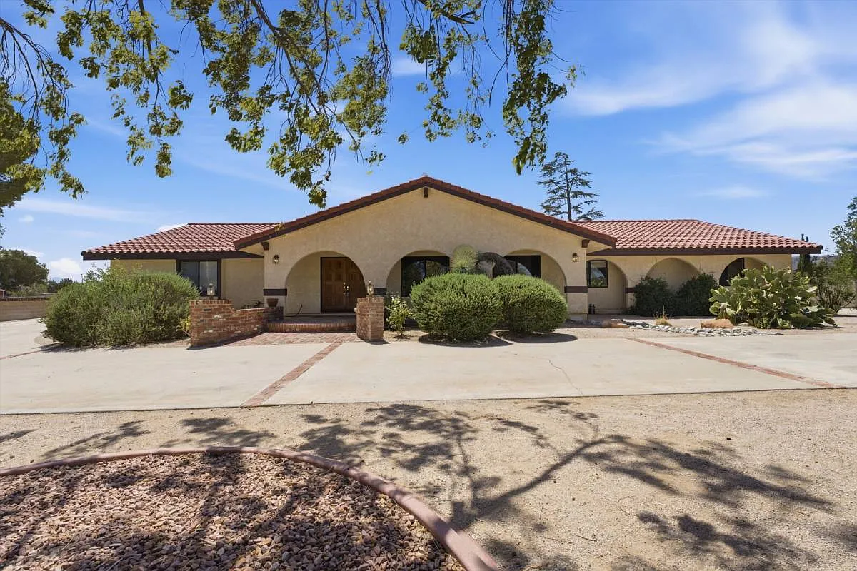 4548 W Ave #K12 in Lancaster, CA 93536 — Photo 2