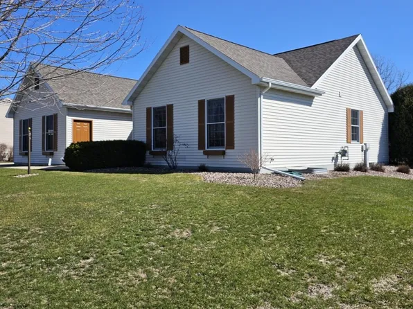 N6519 Canterbury Ln, Fond Du Lac, WI 54937