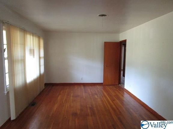 4th image of 2207 Glen Iris Cir NW