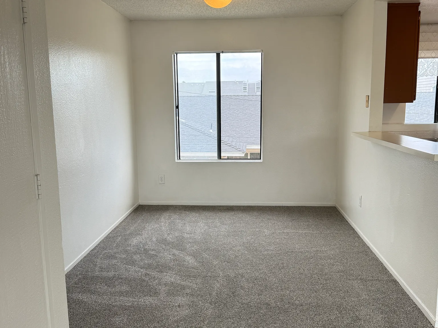 2 bed, 877 sqft, $2,580 — Photo 2
