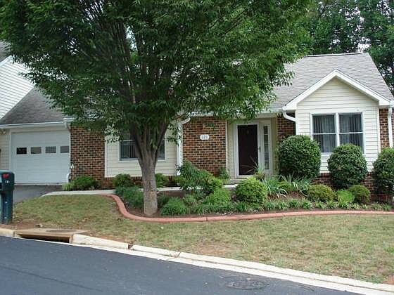 1st image of 121 Village Park Ct