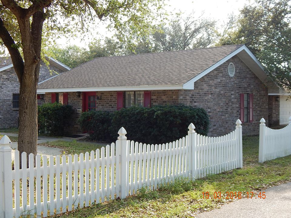 Nice corner lot Apt.