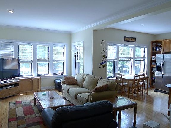 4th image of 4013 N Southport Ave