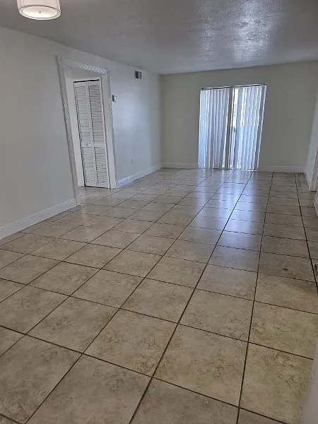3 bed, 1080 sqft, $2,400 — Photo 2