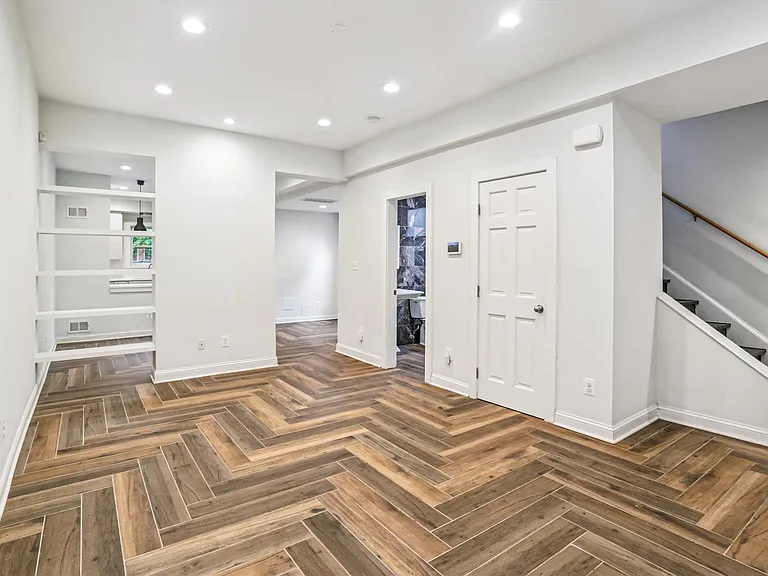 612 Alabama Ave SE — Photo 17