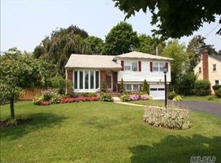 2564 Grand Ave, Baldwin, NY 11510