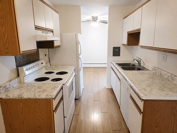 3rd image of 1810 Hemlock Pl APT 204