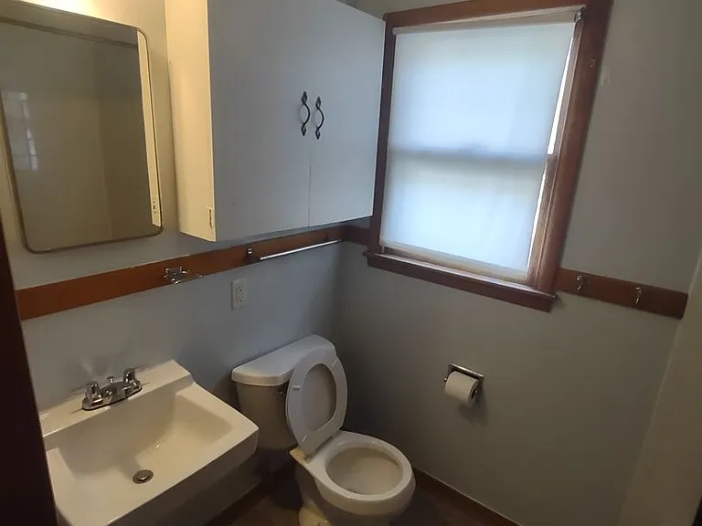 1609 N Eisenhower Dr — Photo 2