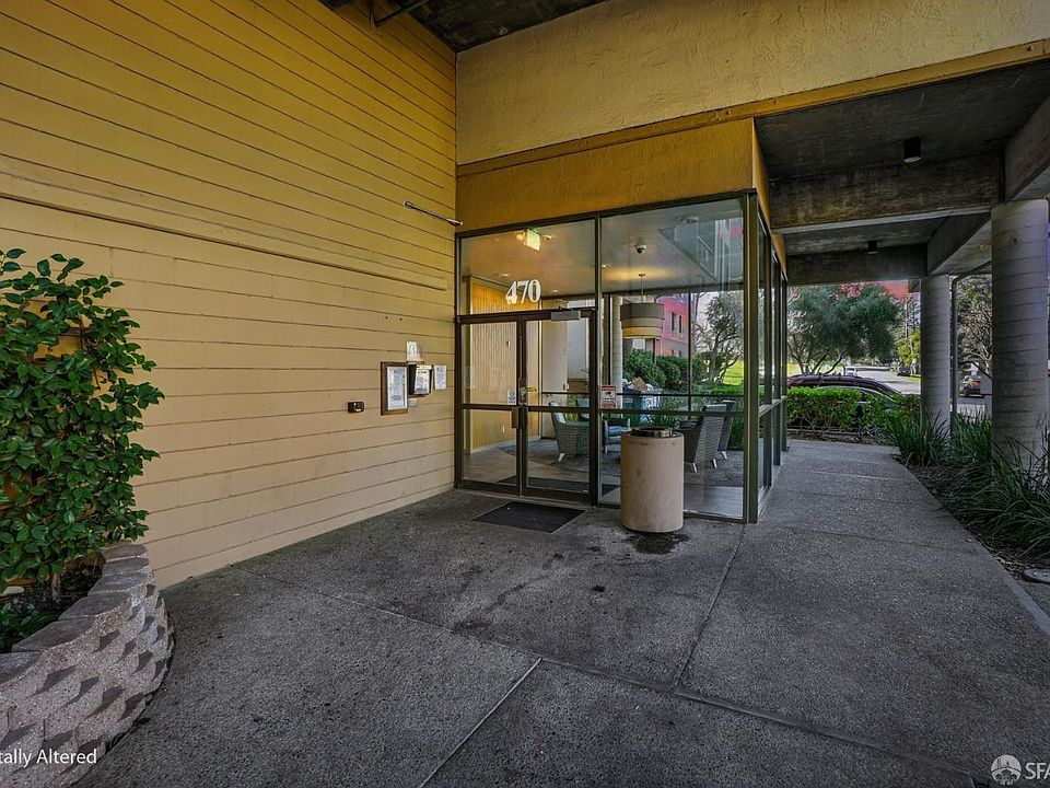1st image of 470 N Civic Dr APT 305