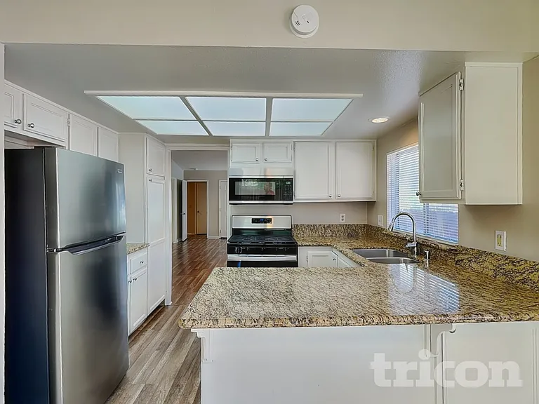 2020 Burnside Dr — Photo 5