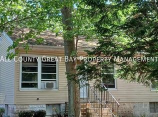 74 Auborn Ave, Shirley, NY 11967