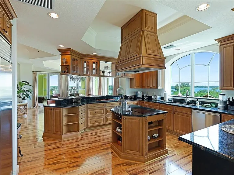1308 Old Stickney Point Rd #WP3 — Photo 5