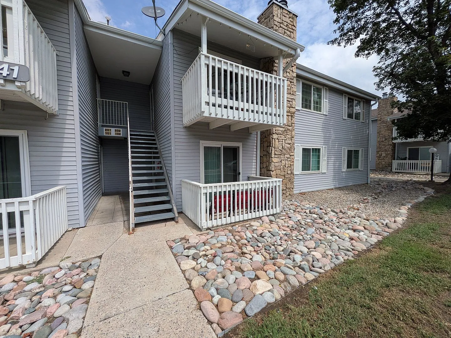 Ground-Level 2-Bedroom Condo in Aurora — Photo 1