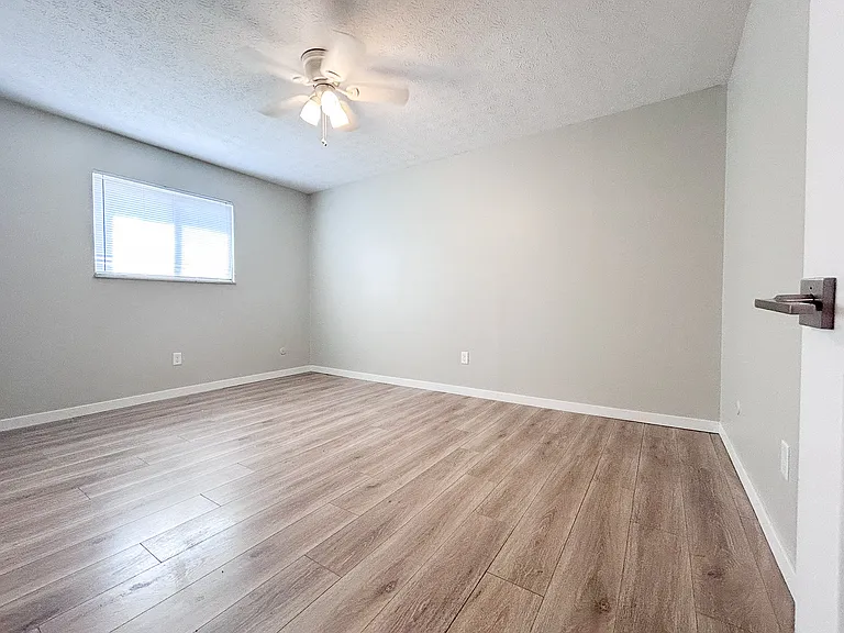 1296 Courtland Ave — Photo 11