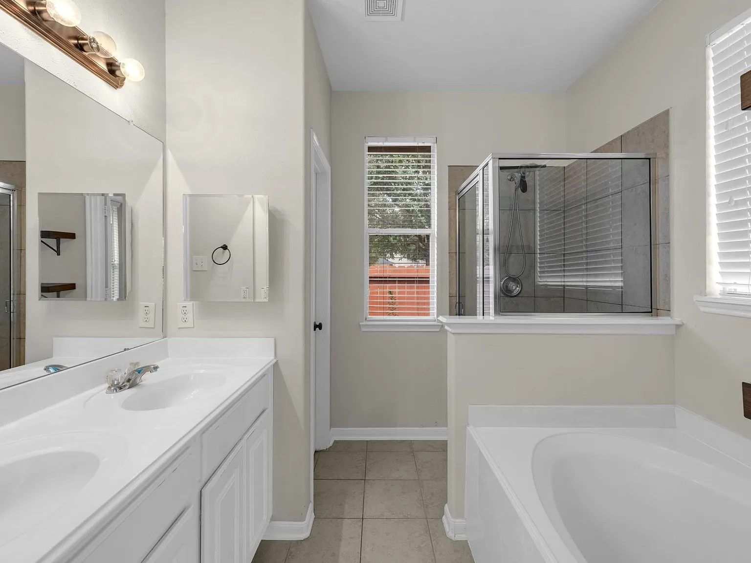 3 bed, 1582 sqft, $1,800 — Photo 3
