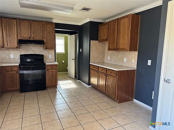 4th image of 615 Lubbock Ln