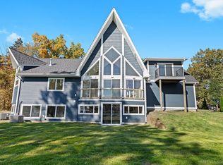 1459 Shoreline Dr, Hartland, MI